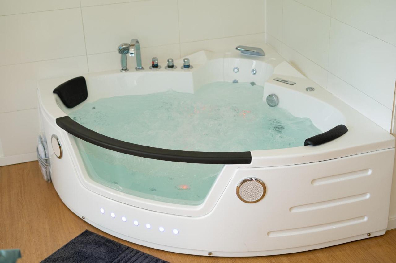 Capsule Nature & Photos - Jacuzzi - Netflix & Home Cinema - Ps5 & Jeu Thun-Saint-Martin Buitenkant foto
